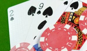 O blackjack é um dos jogos de cartas mais encontrados nos cassinos. Veja as regras do blackjack para poder apostar nesse jogo.