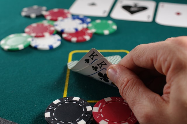 Para apostar em poker online, você precisa saber mais sobre o jargão popular desse jogo. Confira alguns termos específicos do poker online.