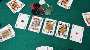 Conhece o jogo de poker online? Para conseguir apostar, é preciso conhecer as mãos de cartas dessa modalidade.