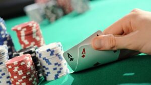 Entenda como é jogada uma das melhores versões do jogo de poker online, o Texas Hold'em, para começar a apostar online na Apostaquente.