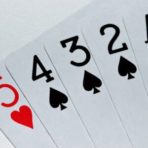 Venha aprender o jogo de poker online Five Card Draw, uma das modalidades mais fáceis e divertidas entre os jogos de cassino online.
