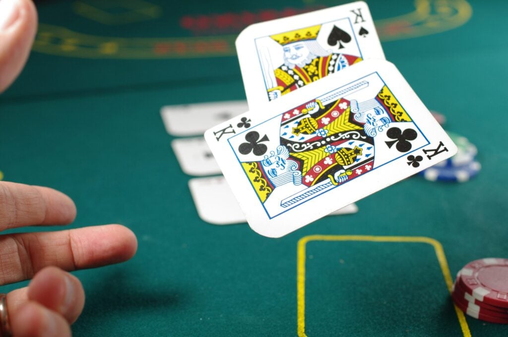 Existem uma série de modalidades de poker online na Apostaquente. Conheça o poker Razz, uma das versões mais interessantes desse jogo.