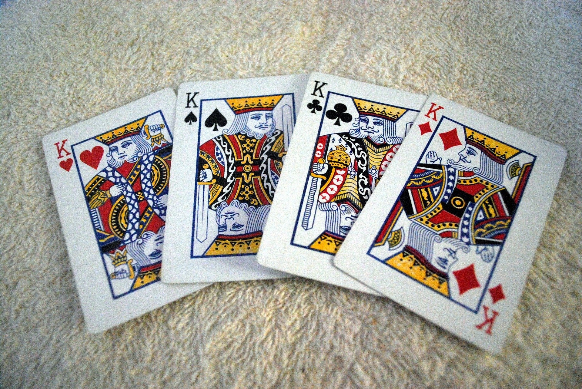 Você sabia que os reis das cartas de baralho representam um monarca importante da história da humanidade? Conheça quem são esses líderes.