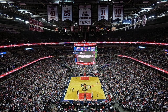 Para sentir a emoção dos jogos no nível máximo, é ideal saber quais são as maiores arenas da NBA. Veja quais são os ginásios com mais capacidade.