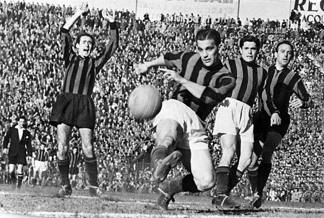 Muitos jogadores se destacaram marcando gols pelo Milan, um dos maiores times da Itália. Confira quem é o maior artilheiro do Milan.
