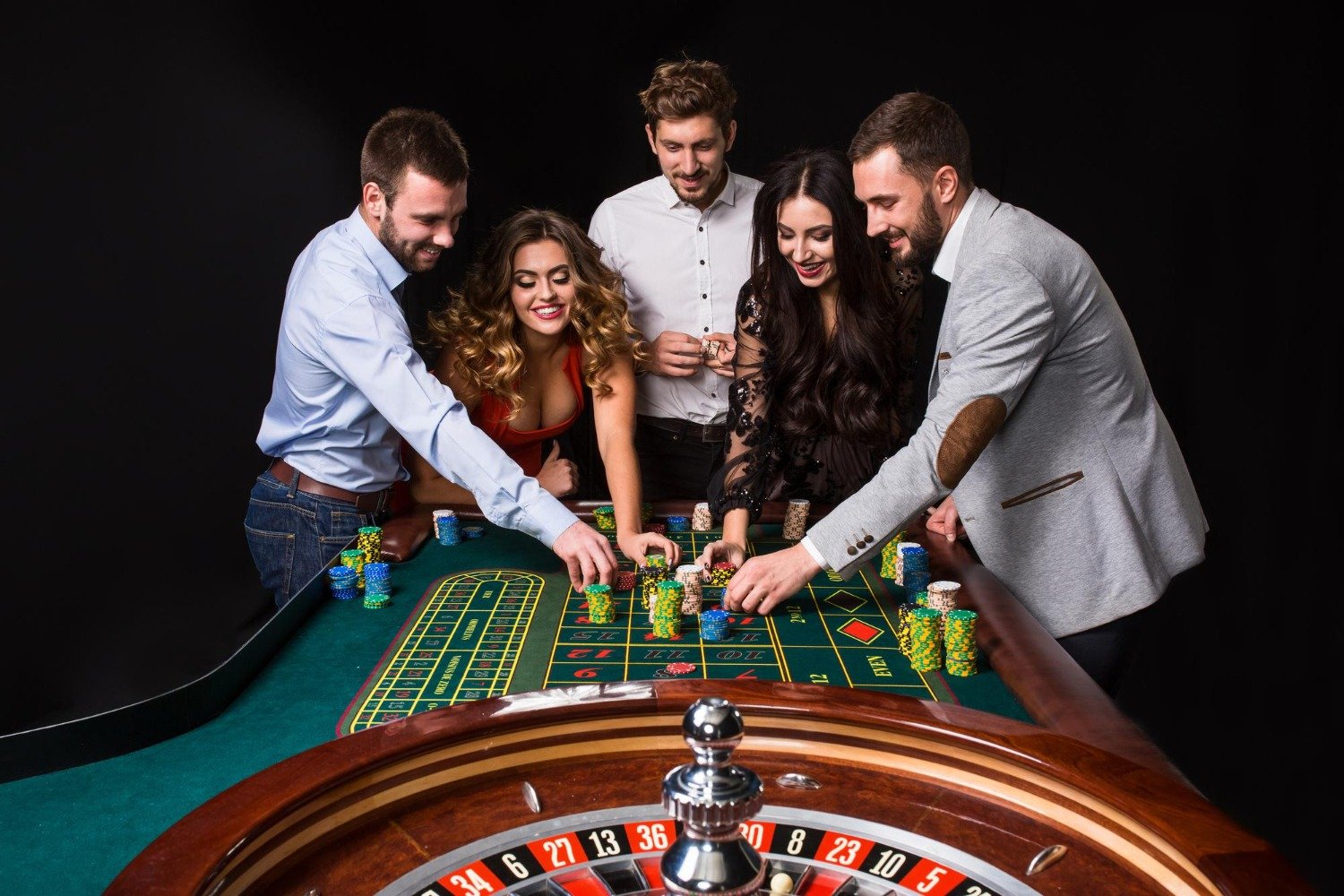 Se divertir em jogos de mesa de cassinos é o sonho de muitos. Com as apostas online, é possível ter essa realização com muita facilidade.