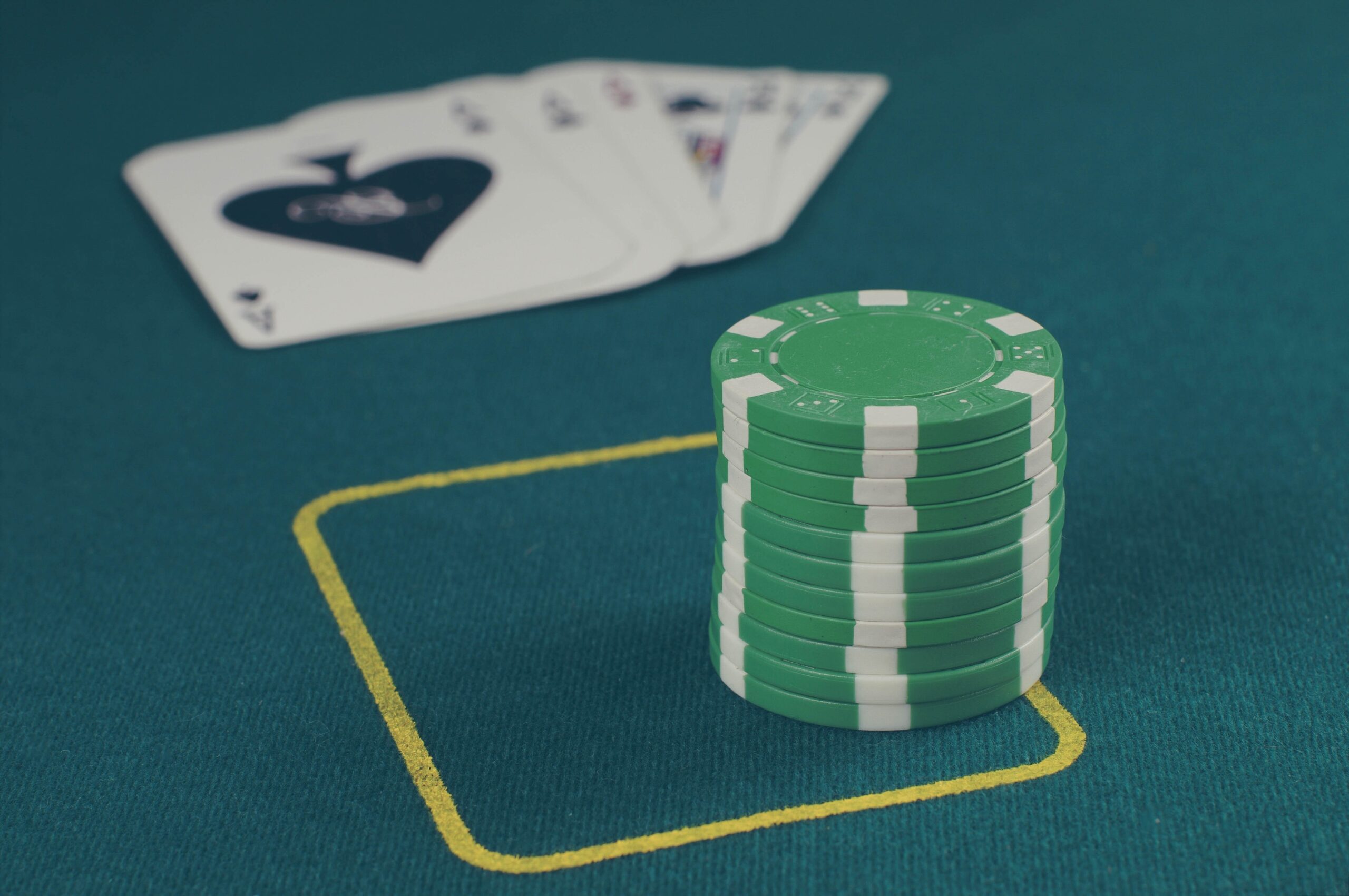 Em algumas ocasiões no poker, é preciso ter noção de quando é necessário desistir das apostas. Entenda mais para evitar que você perca dinheiro.