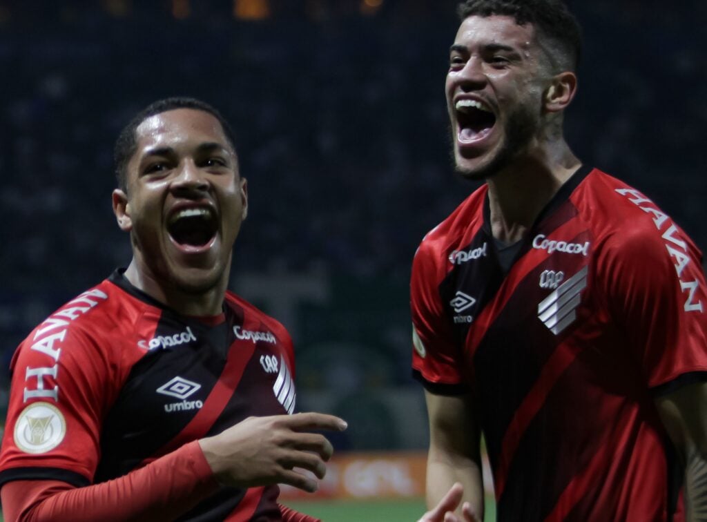 A Copa Libertadores é o torneio de futebol mais disputado do continente, já que reúne as melhores equipes dos países sul-americanos inclusive o Athletico-PR