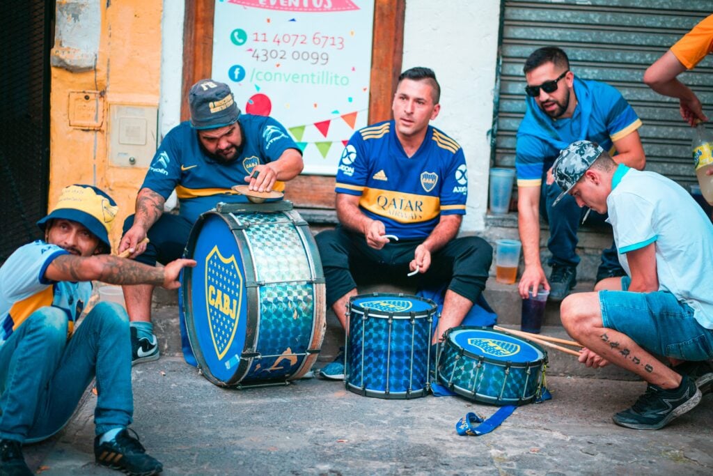 Defender a taça da Libertadores é sempre difícil, mas alguns times costumam dificultar ainda mais. Veja os clubes que mais vencem campeões.