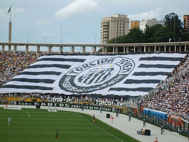 O Santos é um clube conhecido por revelar grandes jogadores. Entre eles, estão Pelé e Neymar. Veja quantos títulos da Copinha o Santos tem.