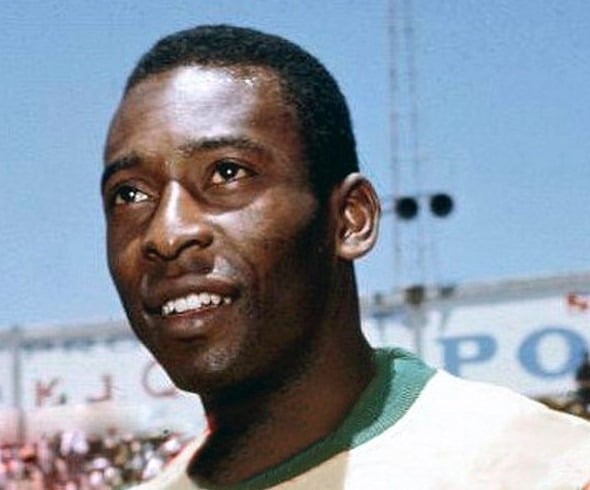 No final de 2022, Pelé faleceu aos 82 anos e deixou para trás um grande legado no futebol mundial. Confira quantos gols Pelé tem na carreira.