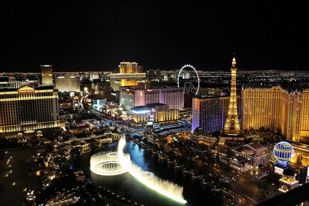 Las Vegas é referência quando o assunto são jogos de cassino e apostas. Muitos cassinos online se inspiraram na cidade de Las Vegas.
